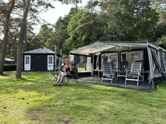 Camping Veluwe Kampeerplaats met prive sanitair Vink 5