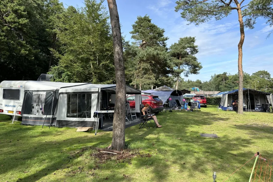 Camping Veluwe Kampeerplaats met prive sanitair Vink 16