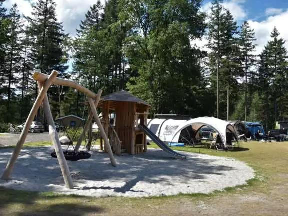 Camping Vierhouten kampeerplaats met prive sanitair Wouw 17