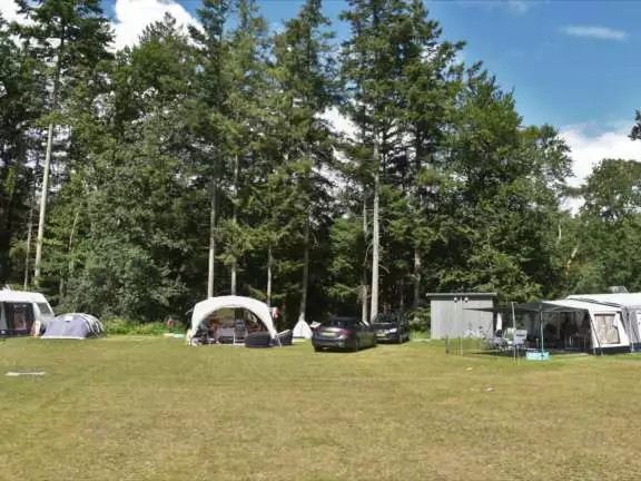Camping Vierhouten kampeerplaats met prive sanitair Wouw 7